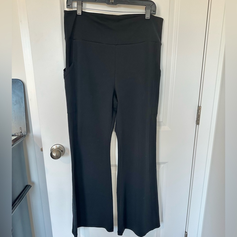 Lou & Grey Flare Leggings